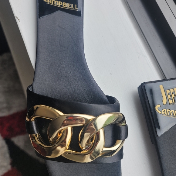 Jeffrey Campbell Black sandals with gold link details, size 10. - Picture 9 of 9